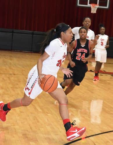 Sophomore Cierra Bond had 21 points in the Lady Jets 100 – 62 win over Atlanta Metro in the semi-final round of playoffs