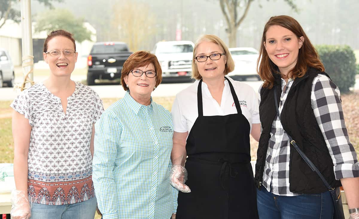 Chamber officials provided hotdogs and hamburgers for the SGTC Alumni/Sophomore Day Celebration.