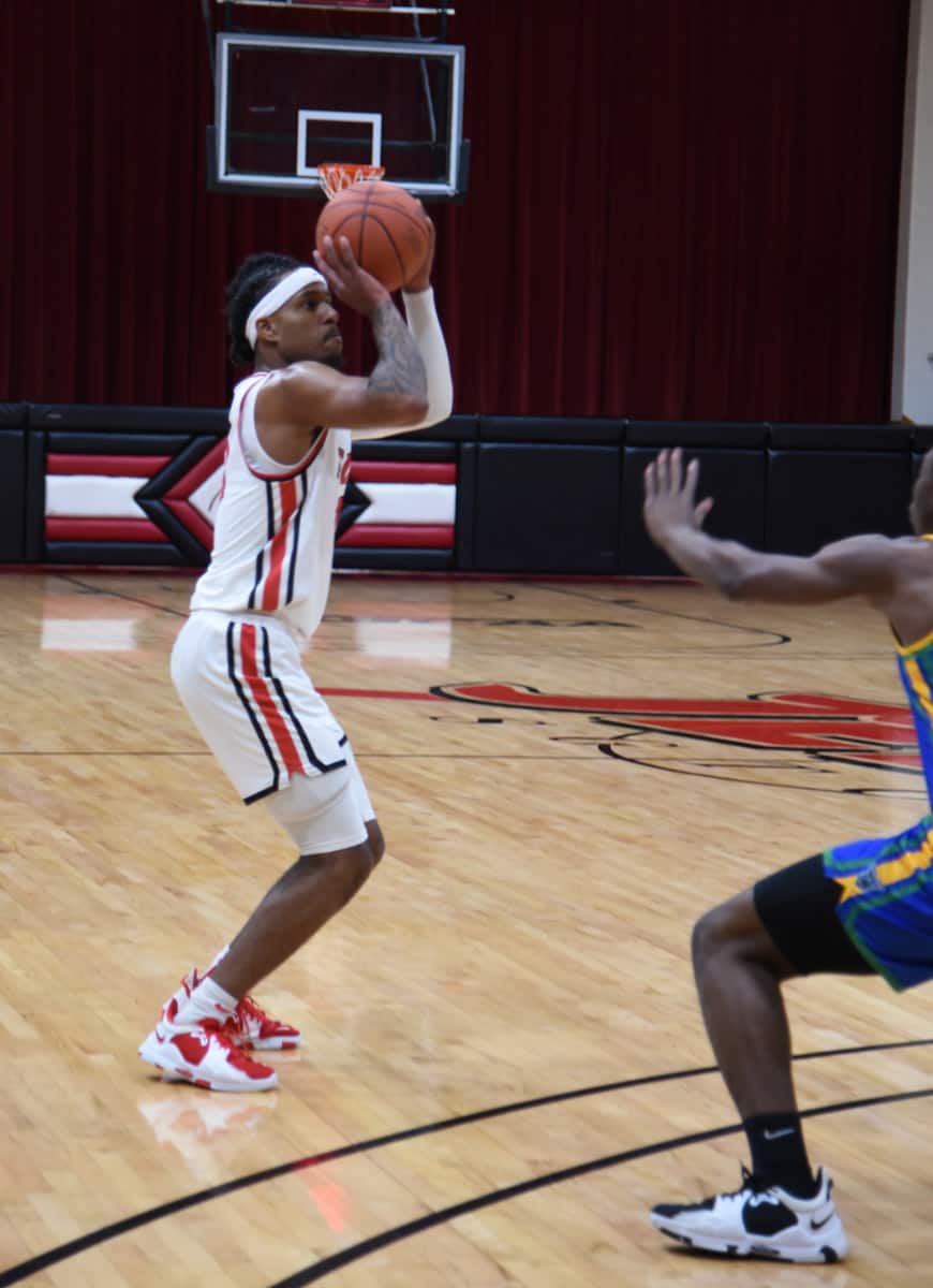 Marvin McGhee, III, (10) was the top scorer for the Jets with 25 points in the game against Gordon College.