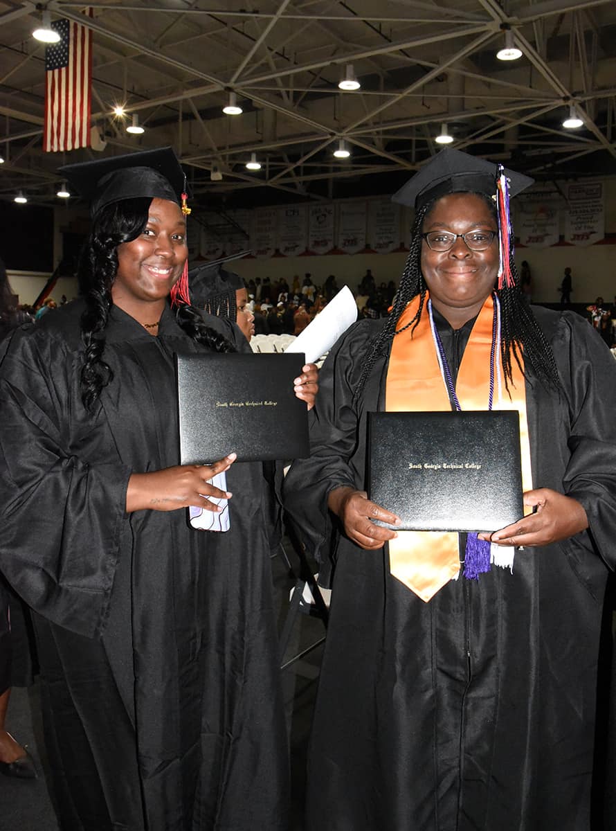 2 Grads Diploma 12 2023 