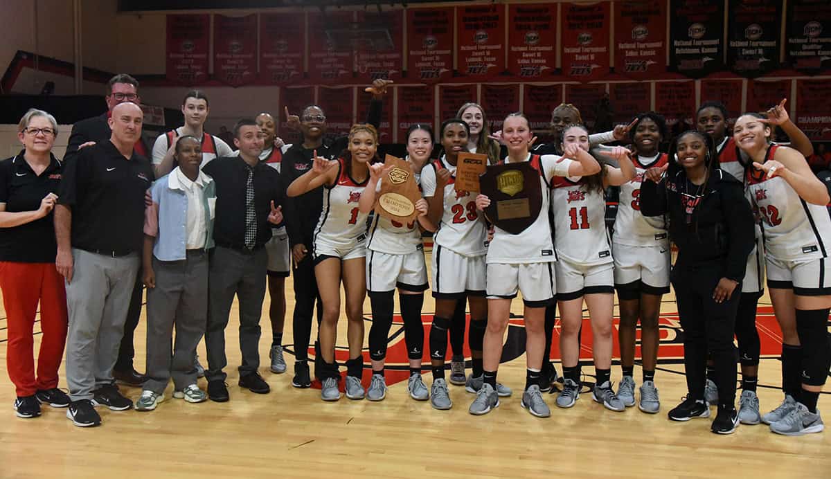 The SGTC Lady Jets defeat East Georgia in the GCAA – NJCAA Region XVII Championship game to earn the opportunity to advance to the NJCAA Division I women’s basketball tournament in Casper, Wyoming. They are shown here with the GCAA and NJCC Region XVII plaques.